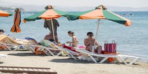 Read more about the article Η στενή επαφή ενέχει κίνδυνο μετάδοσης του κορωνοϊού,όχι οι παραλίες